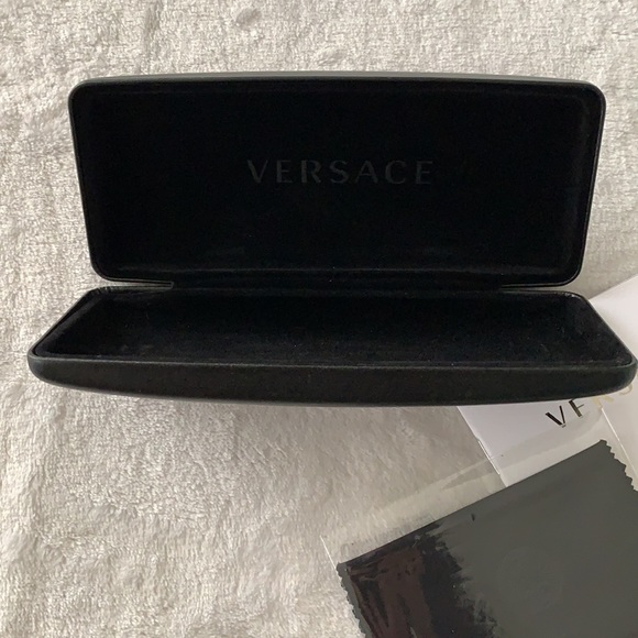 🖤NEW VERSACE GLASSES CASE, WARRANTY CARD & EMBOSSED VERSACE CLOTH - Picture 3 of 5